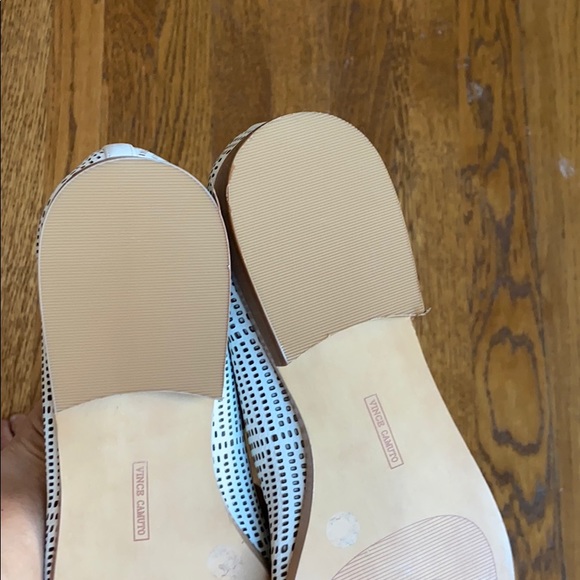 Vince Camuto white leather loafers - Picture 4 of 4